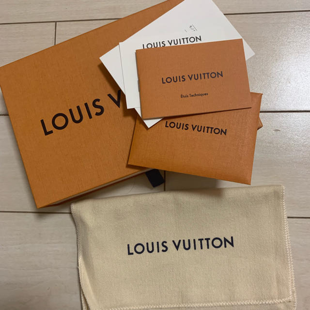 LOUIS VUITTON(ルイヴィトン)のLOUIS VUITTON iPhone XS ケース 手帳型 スマホ/家電/カメラのスマホアクセサリー(iPhoneケース)の商品写真