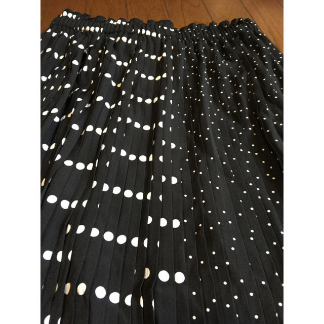 niko and...(ニコアンド)のドット柄 プリーツスカート 黒 レディースのスカート(ロングスカート)の商品写真