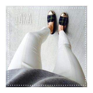 ザラ(ZARA)のZARA ホワイトパンツ(クロップドパンツ)