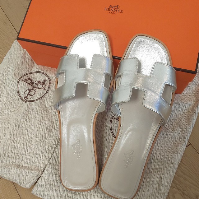 Hermes(エルメス)の本日限定✨HERMES🐴オラン🐴希少シルバー美品✨ レディースの靴/シューズ(サンダル)の商品写真