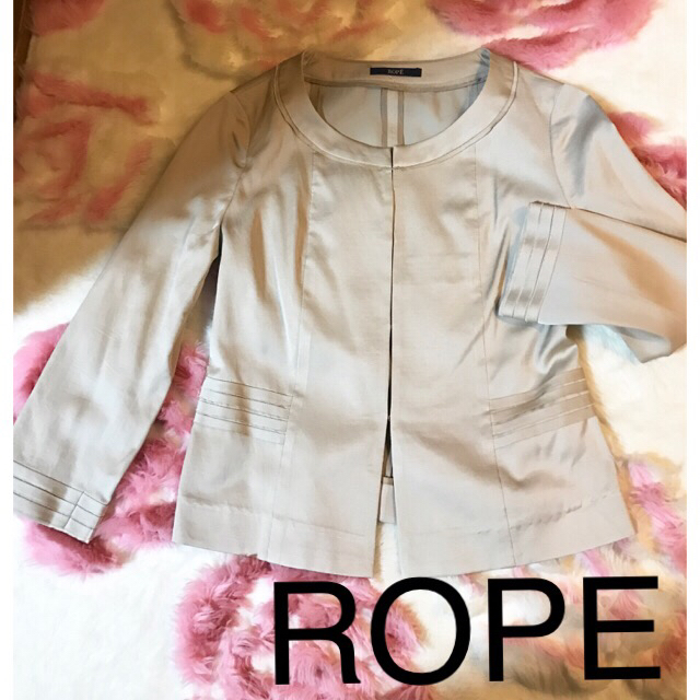 ROPE’(ロペ)のBLUEさま専用❣️ROPE 光沢 ノーカラージャケット レディースのジャケット/アウター(ノーカラージャケット)の商品写真