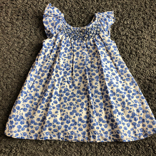 babyGAP(ベビーギャップ)のbabygap 花柄ワンピース  90 キッズ/ベビー/マタニティのキッズ服女の子用(90cm~)(ワンピース)の商品写真