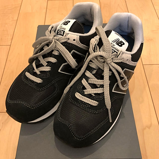 New Balance(ニューバランス)のNew balance ニューバランス574 ブラック 23.5 新品同様 レディースの靴/シューズ(スニーカー)の商品写真