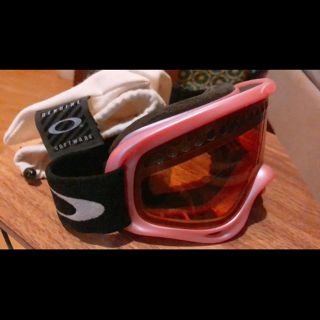 オークリー(Oakley)のOAKLEY スノボー 可愛いピンク！(ウエア/装備)