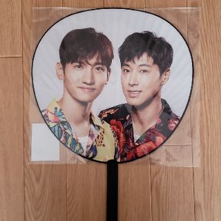 トウホウシンキ(東方神起)の東方神起うちわ(アイドルグッズ)