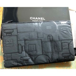 シャネル(CHANEL)のCHANEL パヒューム柄 ポーチ 未使用品(ポーチ)