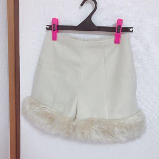 Lily Brown リリーブラウン 裾ファーショートパンツ ショートパンツ アイボリー パンツの通販 By まりぃ S Shop リリーブラウン ならラクマ Lily Brown リリーブラウン 裾ファーショートパンツ ショートパンツ アイボリー パンツの通販 By まりぃ S Shop リリーブラウン ならラクマ