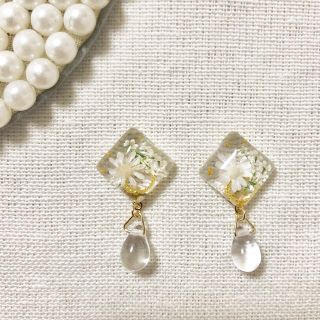 フラワースクエアのクリアピアス/イヤリング(ピアス)