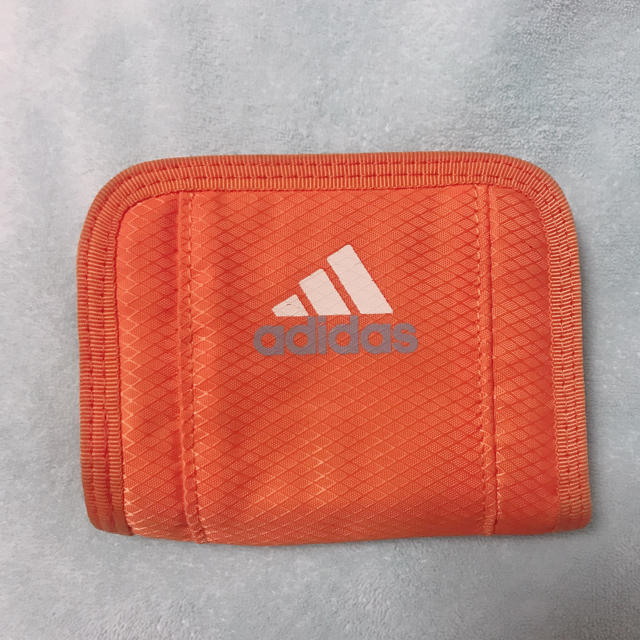 adidas(アディダス)のadidas 財布 キッズ/ベビー/マタニティのこども用ファッション小物(財布)の商品写真