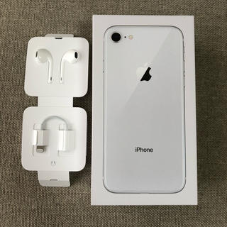 アップル(Apple)の《新品未使用》純正 iPhone8 イヤフォン 変換アダプター(ヘッドフォン/イヤフォン)
