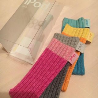 アップル(Apple)のアップル iPod socks  アイポッド ソックス 4色(iPadケース)