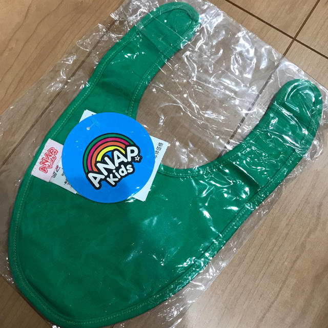 ANAP Kids(アナップキッズ)の[新品タグ付き]ANAP KIDS ベビースタイ キッズ/ベビー/マタニティのこども用ファッション小物(ベビースタイ/よだれかけ)の商品写真