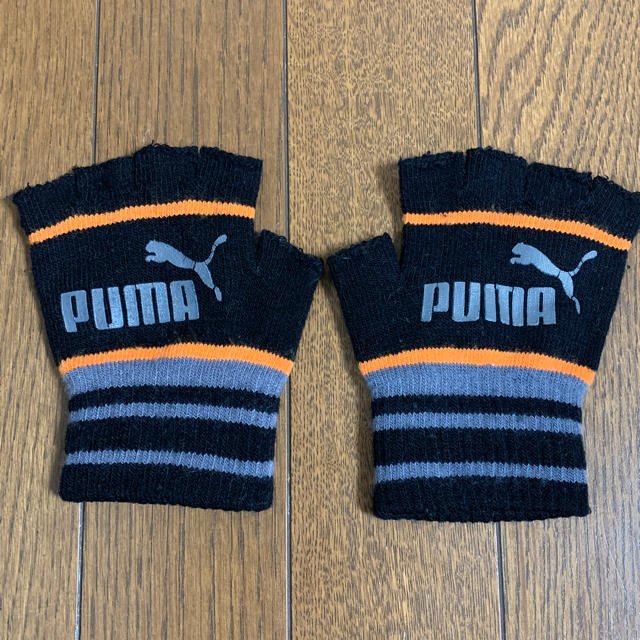 PUMA(プーマ)のPUMA ブラック指なし手袋 滑り止め付き スポーツ/アウトドアのサッカー/フットサル(その他)の商品写真