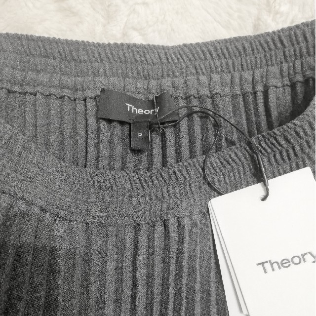 theory(セオリー)の新品未使用 theory 18AW スカート/NEW POLY PLEAT レディースのスカート(ロングスカート)の商品写真