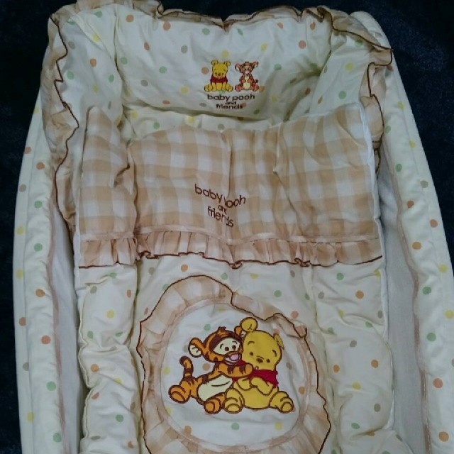 Disney(ディズニー)の持ち運びのできるbabybed プーさん キッズ/ベビー/マタニティの寝具/家具(ベビーベッド)の商品写真