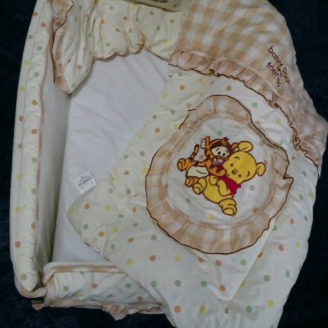 Disney(ディズニー)の持ち運びのできるbabybed プーさん キッズ/ベビー/マタニティの寝具/家具(ベビーベッド)の商品写真