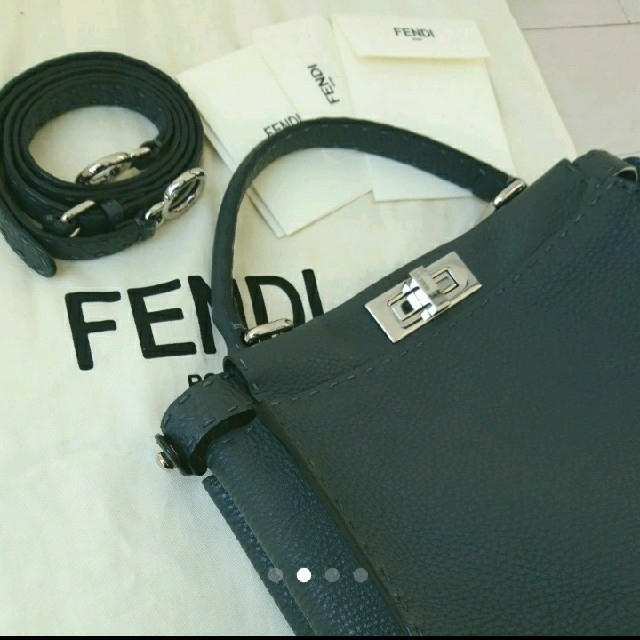 FENDI(フェンディ)のめい様専用 レディースのバッグ(ショルダーバッグ)の商品写真