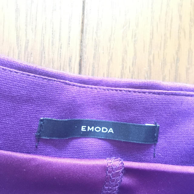 EMODA(エモダ)のemoda 紫 ミニスカート レディースのスカート(ミニスカート)の商品写真