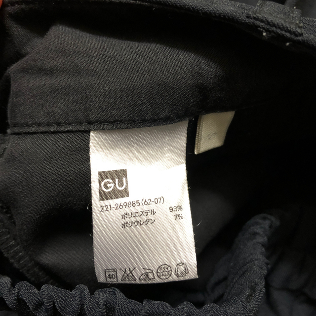 GU(ジーユー)のテーパードパンツ ブラック レディースのパンツ(カジュアルパンツ)の商品写真