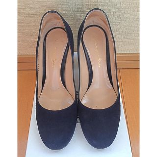 ジャンヴィットロッシ(Gianvito Rossi)の美品 ジャンヴィトロッシ ネイビー チャンキーヒール  パンプス(ハイヒール/パンプス)