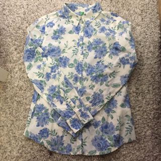 ベネトン(BENETTON)の美品 花柄ブラウス(ベネトン)(シャツ/ブラウス(長袖/七分))