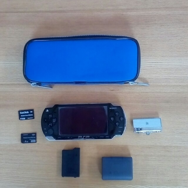 PlayStation Portable(プレイステーションポータブル)のpsp2000本体稼働黒　tvチューナー　psp3000ジャンク白 エンタメ/ホビーのゲームソフト/ゲーム機本体(家庭用ゲーム機本体)の商品写真