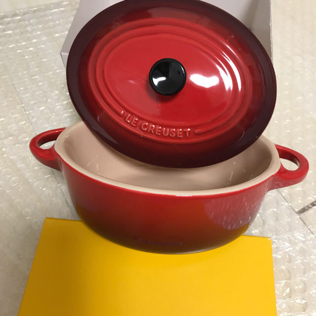 LE CREUSET(ルクルーゼ)の☆ご専用☆新品☆ル・クルーゼ ミニオーバルココット レッド インテリア/住まい/日用品のキッチン/食器(食器)の商品写真