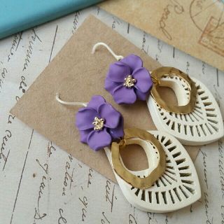 樹脂ピアス　FLOWER＆GOLD(ピアス)