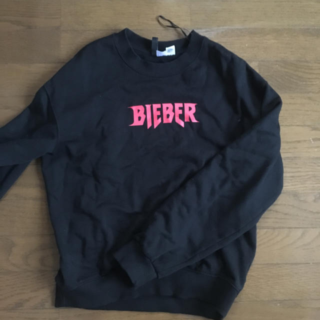 H&M(エイチアンドエム)のJustin Bieber スウェット トップス エンタメ/ホビーのタレントグッズ(ミュージシャン)の商品写真