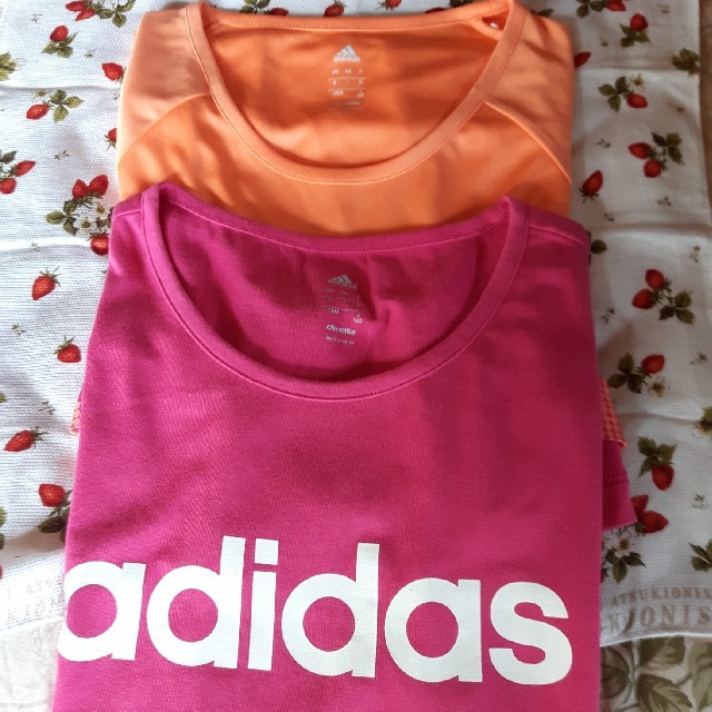 adidas(アディダス)のadidas スポーツTシャツ2枚 160㎝ スポーツ/アウトドアのトレーニング/エクササイズ(トレーニング用品)の商品写真