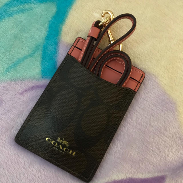 COACH(コーチ)の新品COACH IDホルダー ダークブラウン ピンク レディースのファッション小物(パスケース/IDカードホルダー)の商品写真