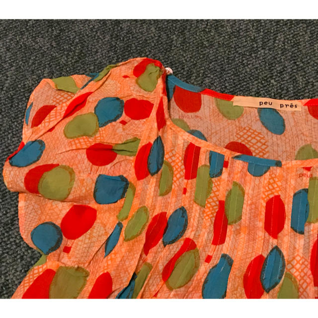 peu pres(プープレ)のプープレ 気球柄 袖フリルブラウス レディースのトップス(シャツ/ブラウス(半袖/袖なし))の商品写真