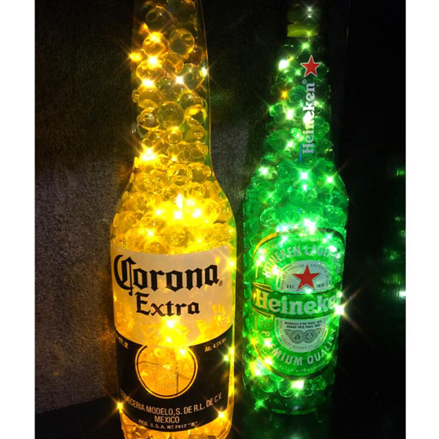コロナ ハイネケン 瓶 ライト 2本セット インテリア/住まい/日用品のライト/照明/LED(フロアスタンド)の商品写真