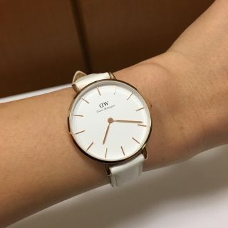 ダニエルウェリントン(Daniel Wellington)のDANIELWELLINGTON 白時計 28mm(腕時計)