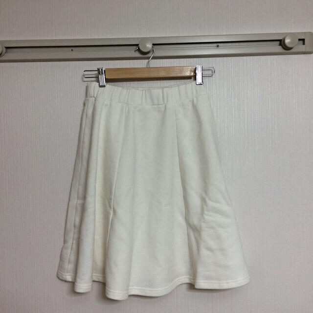 cherry Ann(チェリーアン)のホワイトスウェットスカート☆ レディースのスカート(ひざ丈スカート)の商品写真