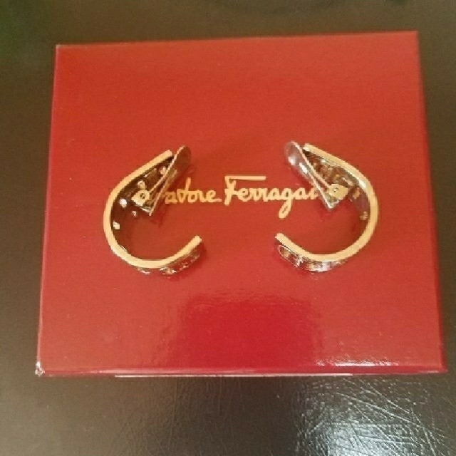 Ferragamo(フェラガモ)のフェラガモイヤリング新品 レディースのアクセサリー(イヤリング)の商品写真