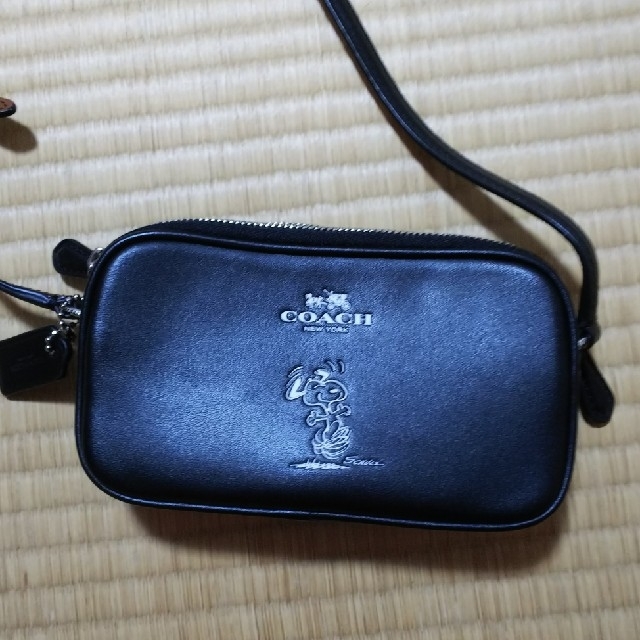 COACH(コーチ)のCOACH スヌーピーポシェット レディースのバッグ(ショルダーバッグ)の商品写真