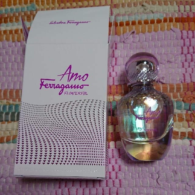 フェラガモ アモ フェラガモ フラワフル 50ml 2