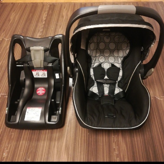 Britax(ブリタックス)の★おみくさま専用★ キッズ/ベビー/マタニティの外出/移動用品(自動車用チャイルドシート本体)の商品写真