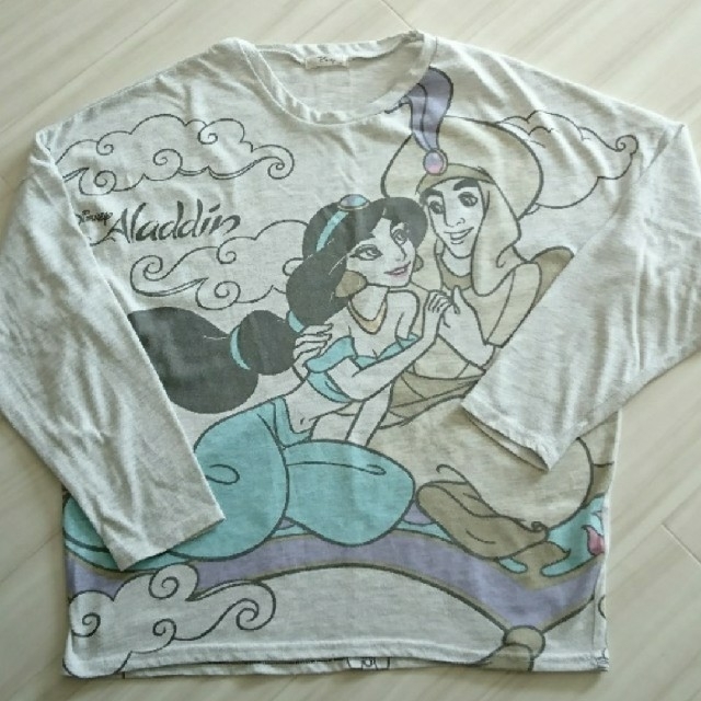 Disney(ディズニー)のアラジン ジャスミン 長袖 ロンT  レディースのトップス(Tシャツ(長袖/七分))の商品写真