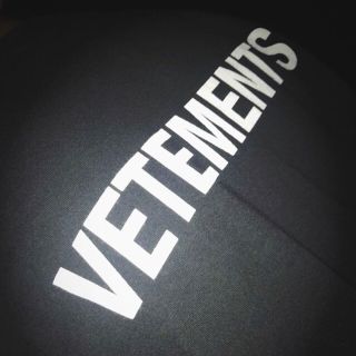 サンベットモン(saintvêtement (saintv・tement))のvetements STAFF Tシャツ(Tシャツ/カットソー(半袖/袖なし))