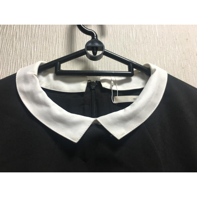 URBAN RESEARCH(アーバンリサーチ)のタグ付 アーバンリサーチ ニットスリーブ 襟付き ブラウス ブラック レディースのトップス(シャツ/ブラウス(長袖/七分))の商品写真
