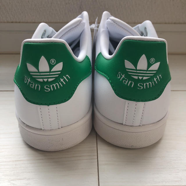 adidas(アディダス)の【新品】adidas STAN SMITH J スタンスミス 24cm レディースの靴/シューズ(スニーカー)の商品写真