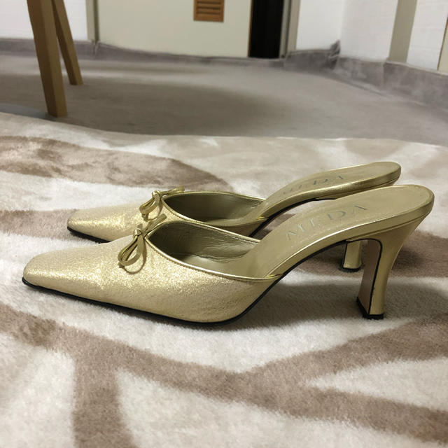 MEDA(メダ)の値下げ ゴールドサンダル レディースの靴/シューズ(サンダル)の商品写真