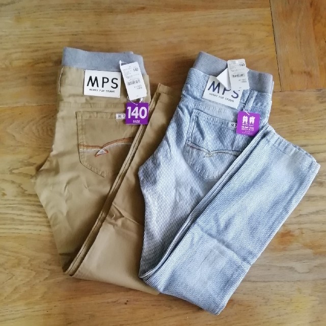 MPS(エムピーエス)の新品☆MPS スキニー パンツ ２本セット　140 キッズ/ベビー/マタニティのキッズ服男の子用(90cm~)(パンツ/スパッツ)の商品写真