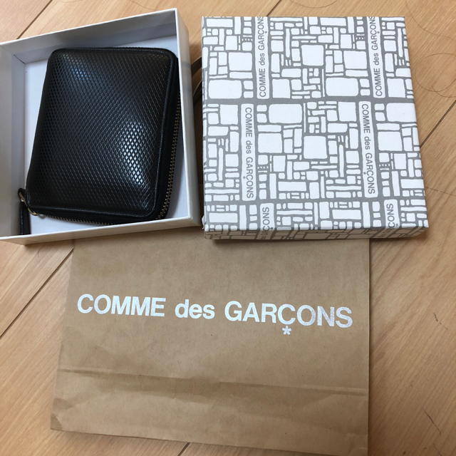 COMME des GARCONS(コムデギャルソン)のコムデギャルソン 財布 二つ折り メンズ レディース メンズのファッション小物(折り財布)の商品写真