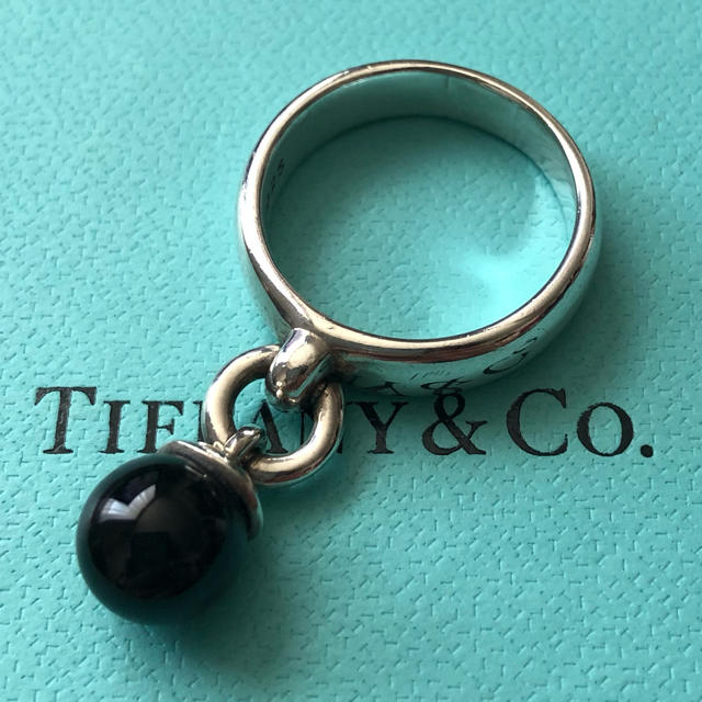 Tiffany & Co.(ティファニー)のティファニー オニキス ボールリング 13号 レディースのアクセサリー(リング(指輪))の商品写真