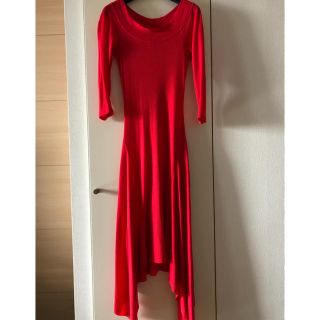 ビーシービージーマックスアズリア(BCBGMAXAZRIA)のBCBGMAXAZRIA ワンピース 美品 レッド レーヨンジャージ 日本S〜M(ロングワンピース/マキシワンピース)