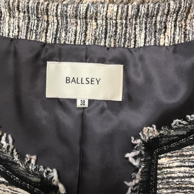 Ballsey(ボールジィ)のBALLSEY ツィードノーカラージャケット 38サイズ レディースのジャケット/アウター(ノーカラージャケット)の商品写真