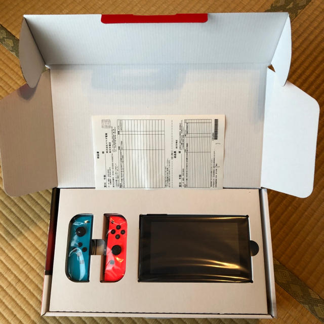Nintendo Switch(ニンテンドースイッチ)の新品未開封  NINTENDO  SWITCH  ブルー／レッド  納品書付き エンタメ/ホビーのゲームソフト/ゲーム機本体(家庭用ゲーム機本体)の商品写真